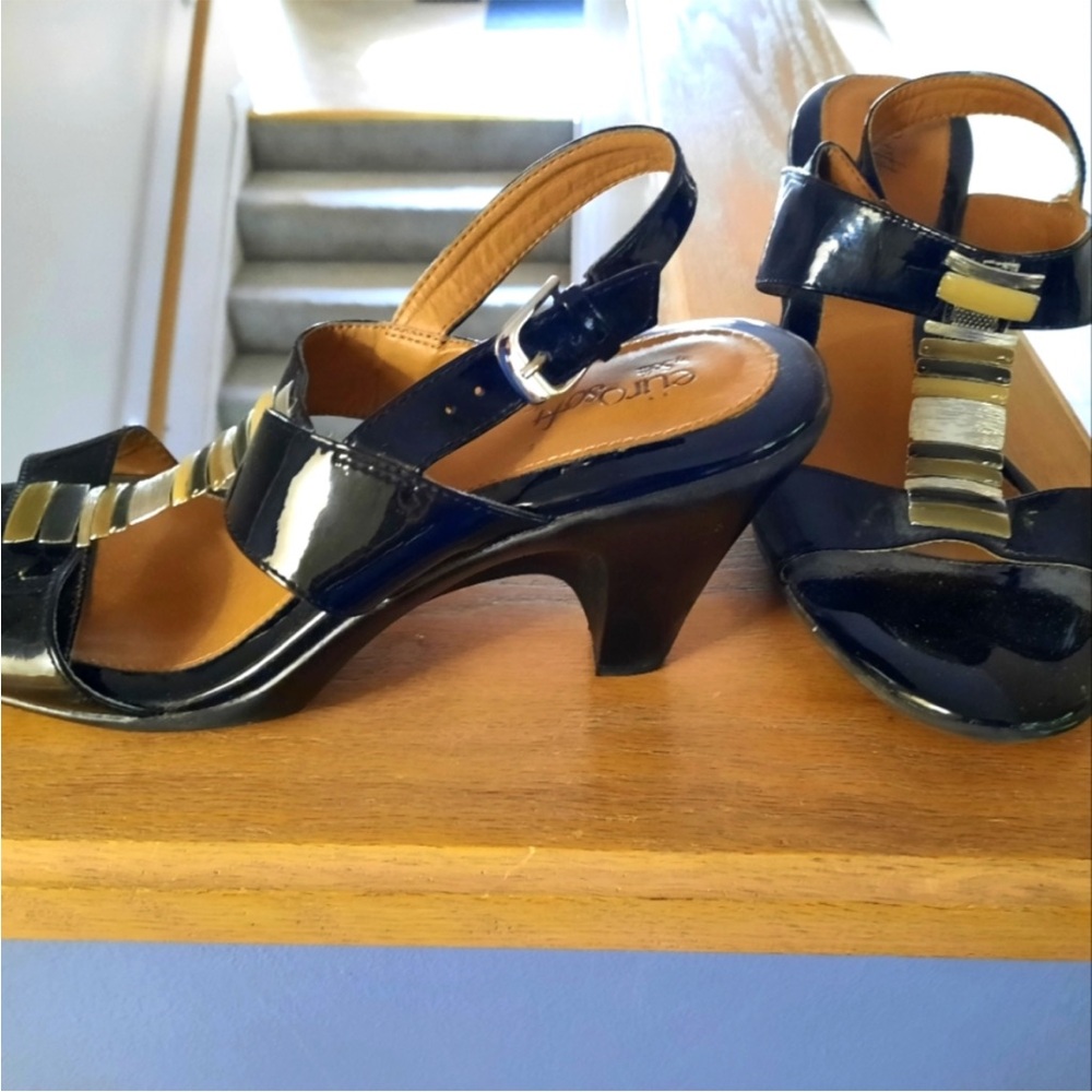 Eurosoft by Sofft Sandal low Heels w/ patent leather Rounded Toe black sz10
